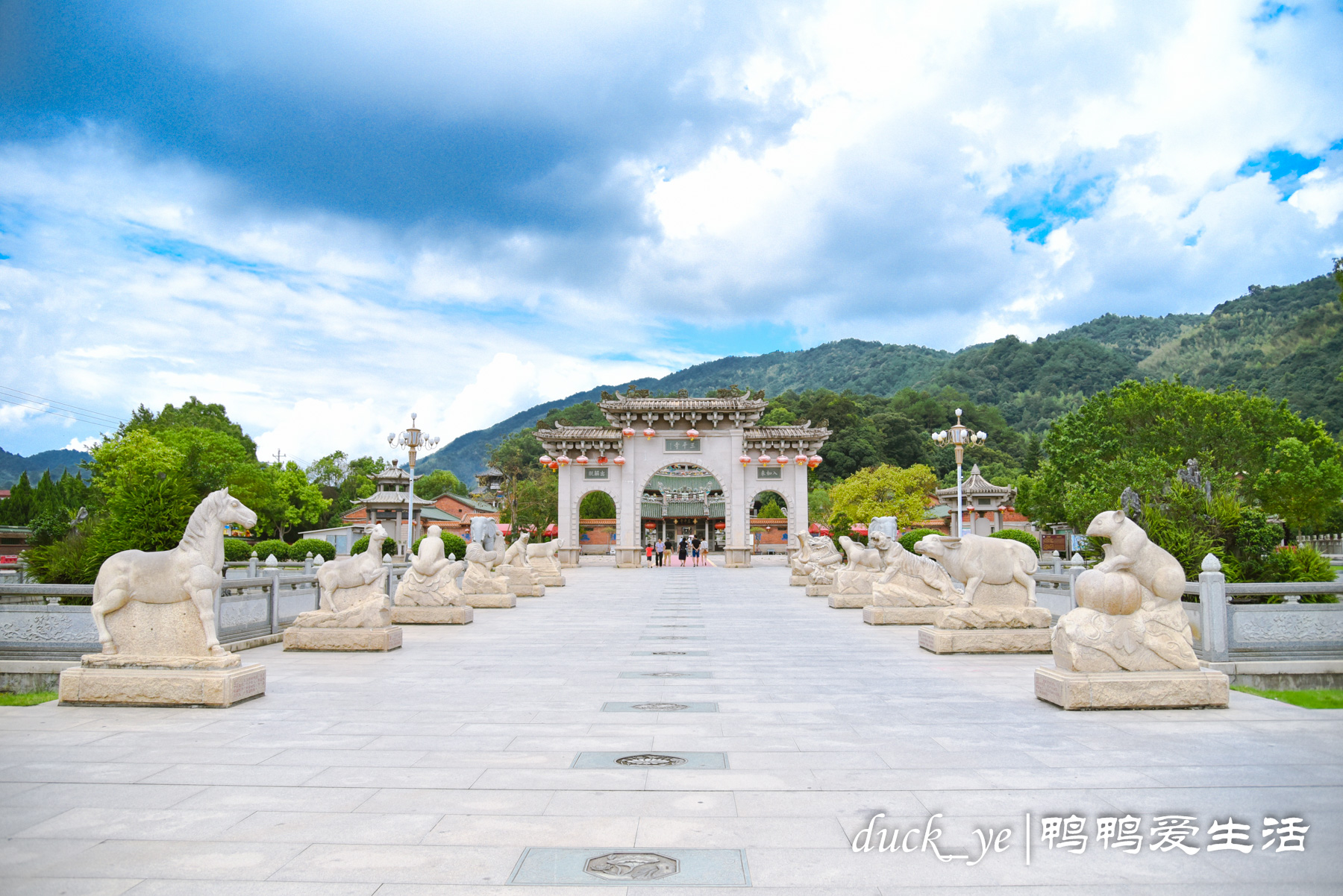 漳州平和的這個寺廟建寺1100多年位於大山之間香火鼎盛