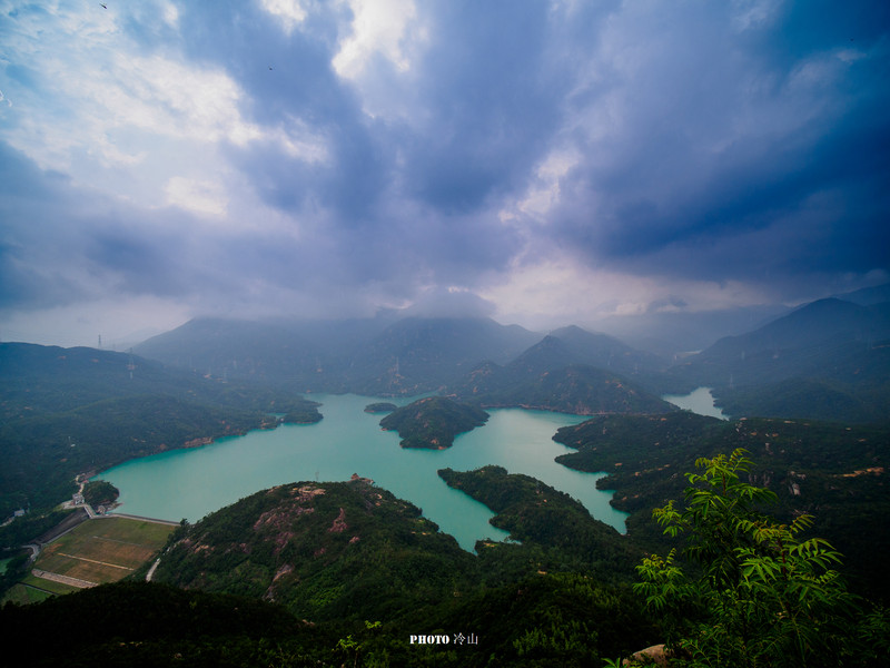 古兜财神山俯视全景,看连绵起伏的山川