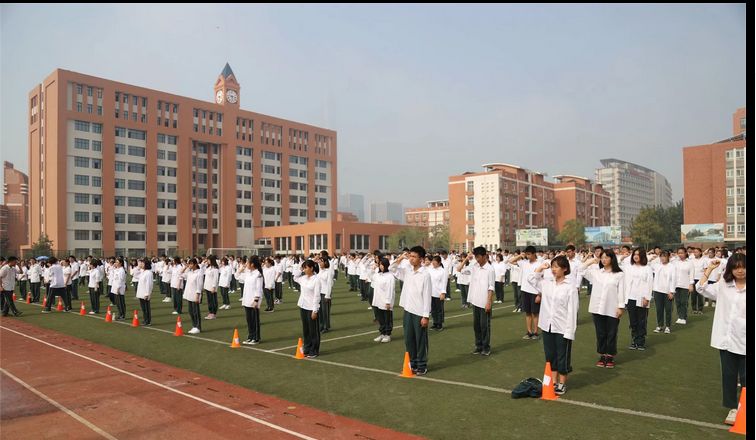 天津泰达枫叶国际学校★9月3日,武汉枫叶国际学校小学全体师生满怀