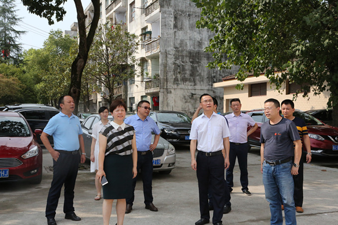 桃源:县长教师节前送大礼 深入学校调研教育工作