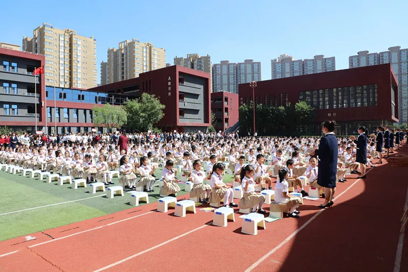 魔法学校欢迎你曲江第二小学举行一年级新生入学礼