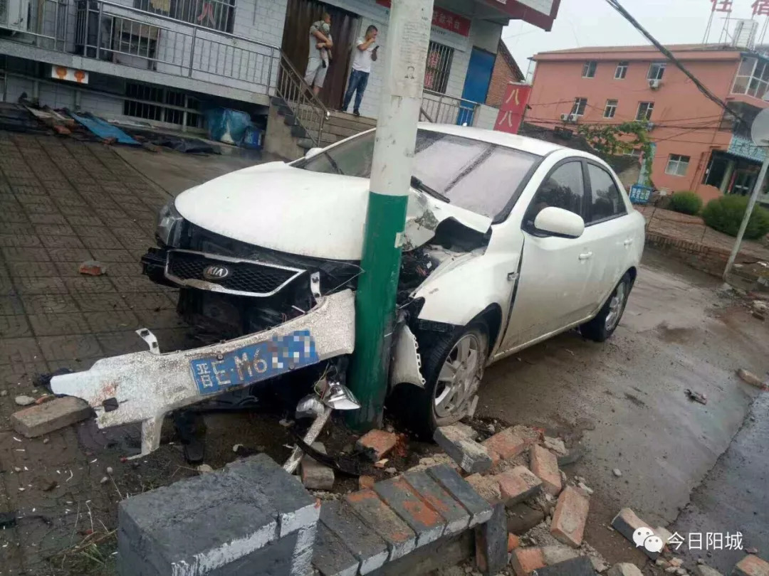 【可怕】晉城多地發生車禍!尤其是白色轎車太慘了.