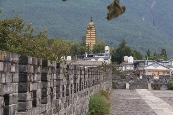 大理古城內最古老的建築南城門