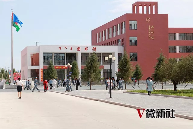 梁志远,高忱,林福利等领导共同为通辽市工业职业学校(通辽技师学院)