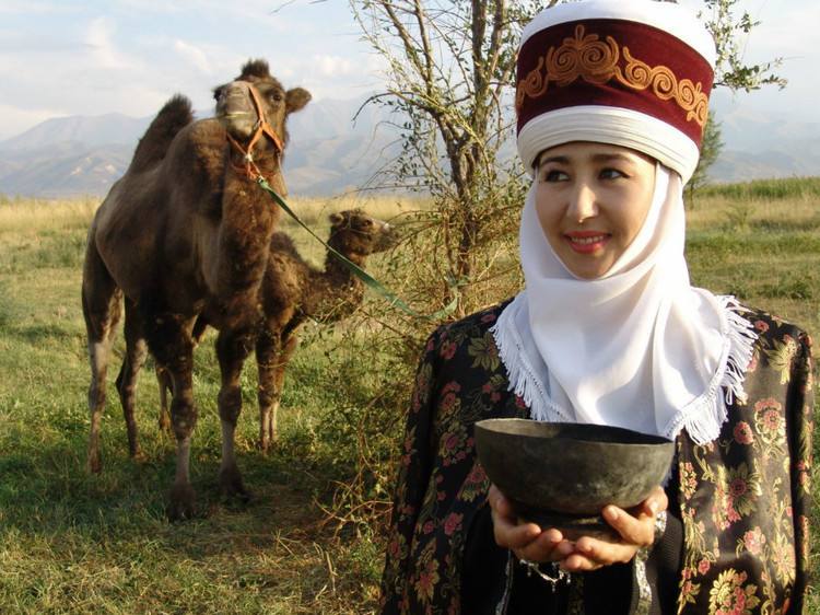 柯尔克孜族文化:为什么无论男女,一年四季都离不开帽子?