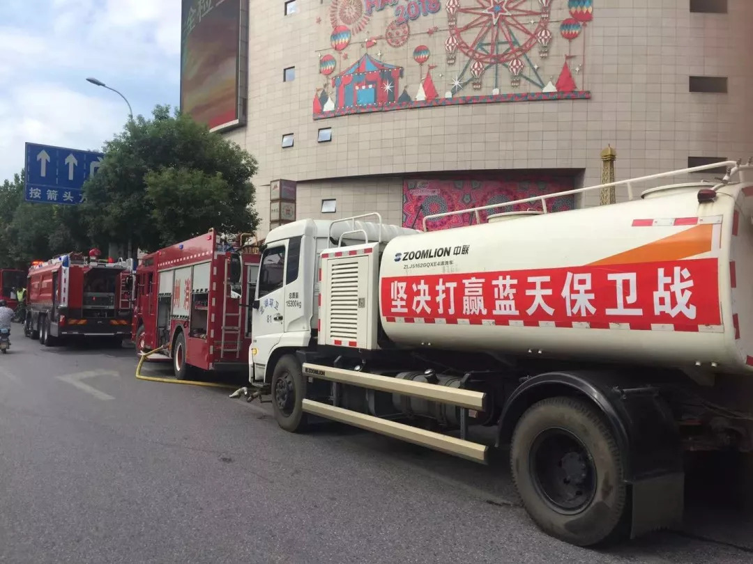 郴州友阿国际广场车祸图片