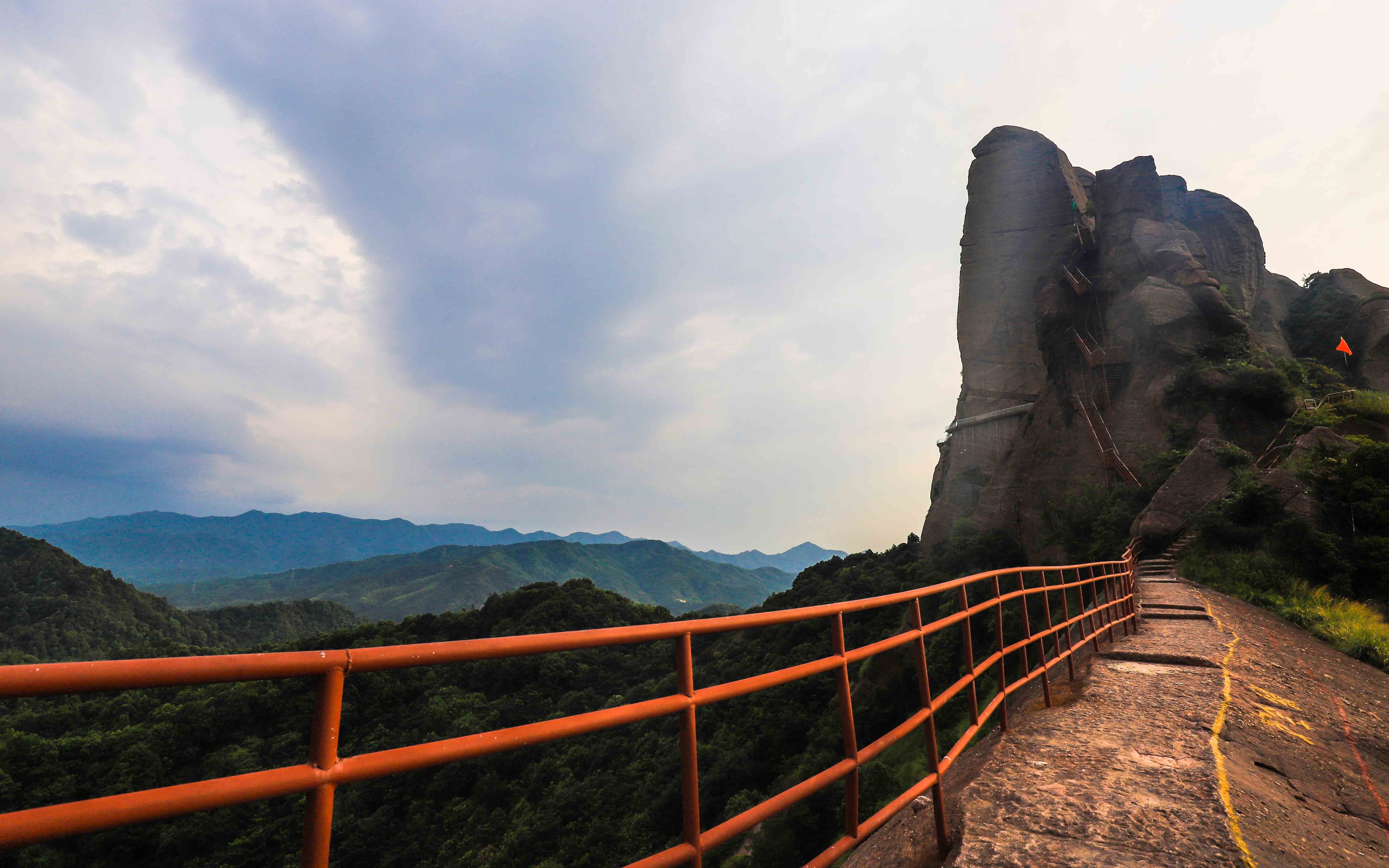 龟峰,一场令人神往的黄昏邂逅