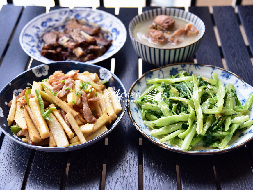 3菜1湯的晚餐,都是很適合秋天吃的家常菜,女兒說在家吃飯真幸福