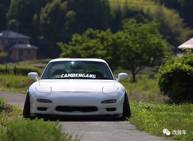 馬自達rx-7(fd-3s),大家都知道它原廠就擁有著強悍的性能,玩這輛車的