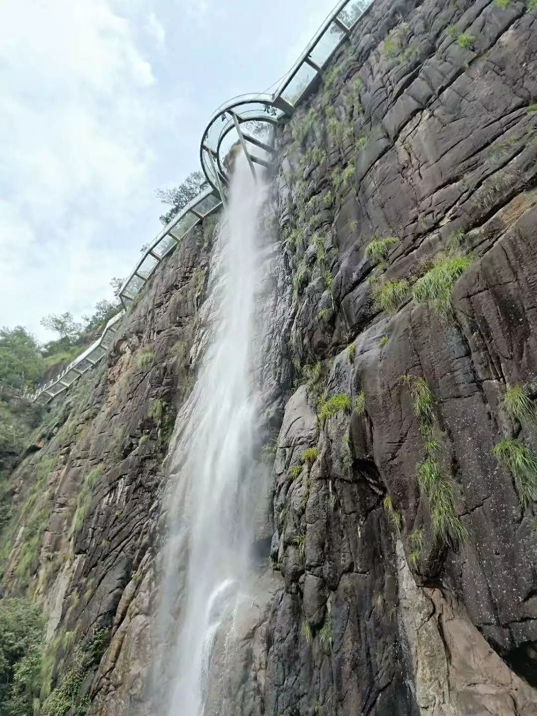 天台山大瀑布玻璃栈道图片