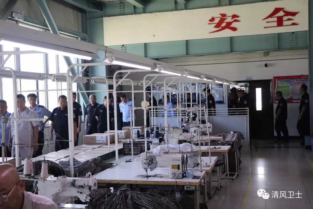 全体人员先后列队参观了鞍山监狱整洁有序的生产车间,刚刚投入使用的