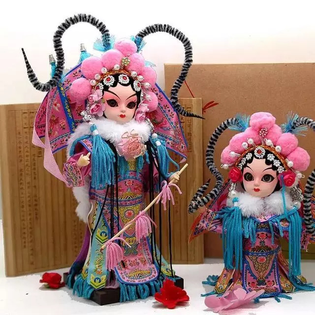 情报局北京绢人――中国的芭比娃娃