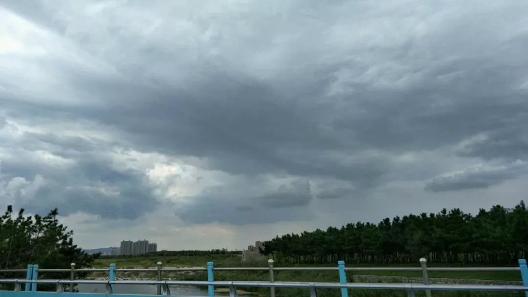 黑雲壓城,煙臺這是又要下雨了嗎?