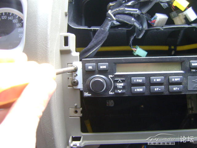 戈顿音响改装圣达菲中控面板收音机拆卸