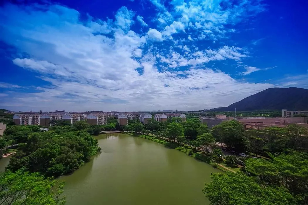 左右滑動查看更多吉林大學珠海學院左右滑動查看更多電子科技大學中山