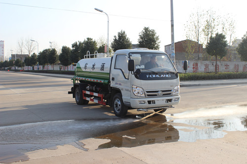 環衛霧炮車,抑塵灑水車,環衛抑塵車,垃圾車,一拖二清障車,高空作業車