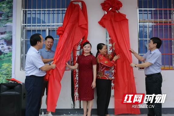 邓建英简历湘西图片