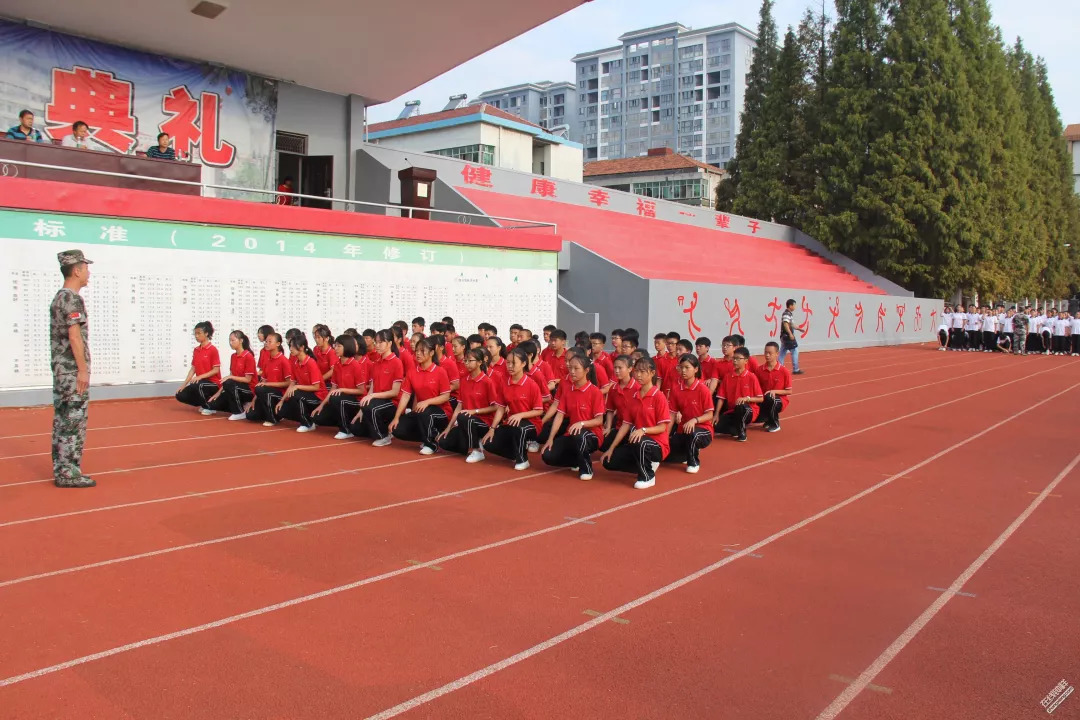 实验高中钟祥一中跟着小土豆一起来看看吧拍的这些学弟学妹们的军训