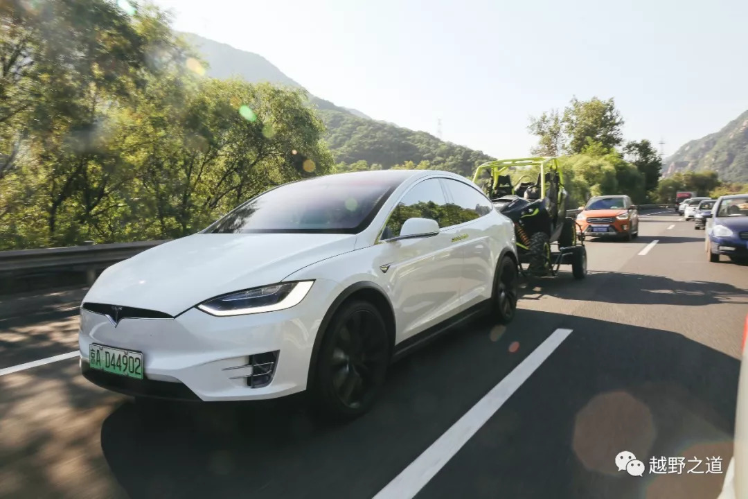 特斯拉model x p100d作為一款額定續航里程超過500km的純電動汽車,在