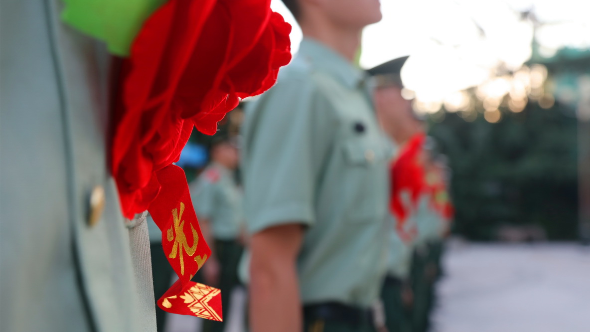 首次向武警部队旗告别直击北京武警退役仪式
