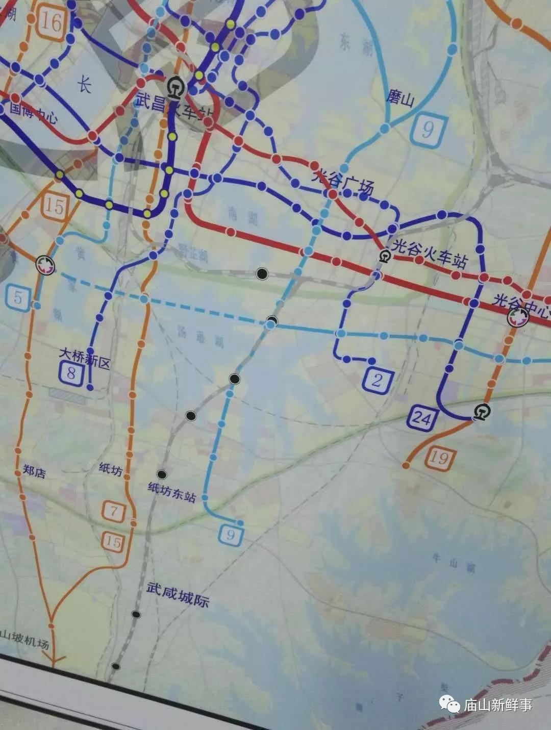 现场公示了武汉市轨道交通线网修编(2018