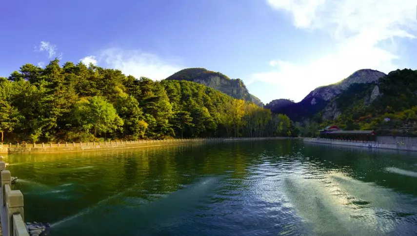 烏金山國家森林公園綿山石膏山景區紅葉紅崖峽谷景區榆社雲竹湖神奇