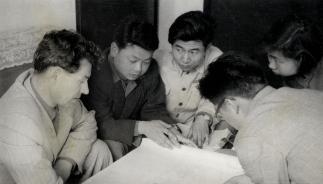 1955年,刘光文及在校的苏联专家开始培养研究生.