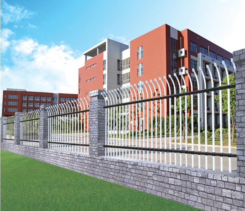 学校围墙护栏是免焊接的组装式设计,安装快捷简单