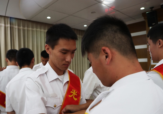 向軍旗敬禮!海軍航空大學青島校區31名士兵退役