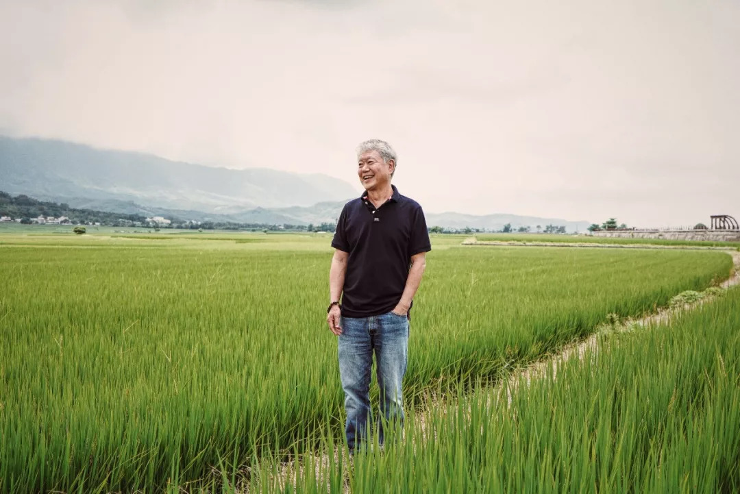 一場生死邊緣的劫難,讓在都市住了60多年的他,選擇回到鄉村