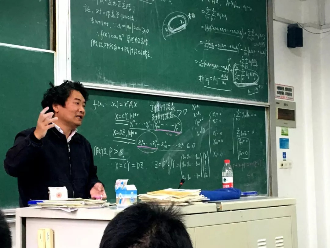 复旦大学计算机科学技术学院阚海斌"俺上课的照片,学生偷拍的"他们是