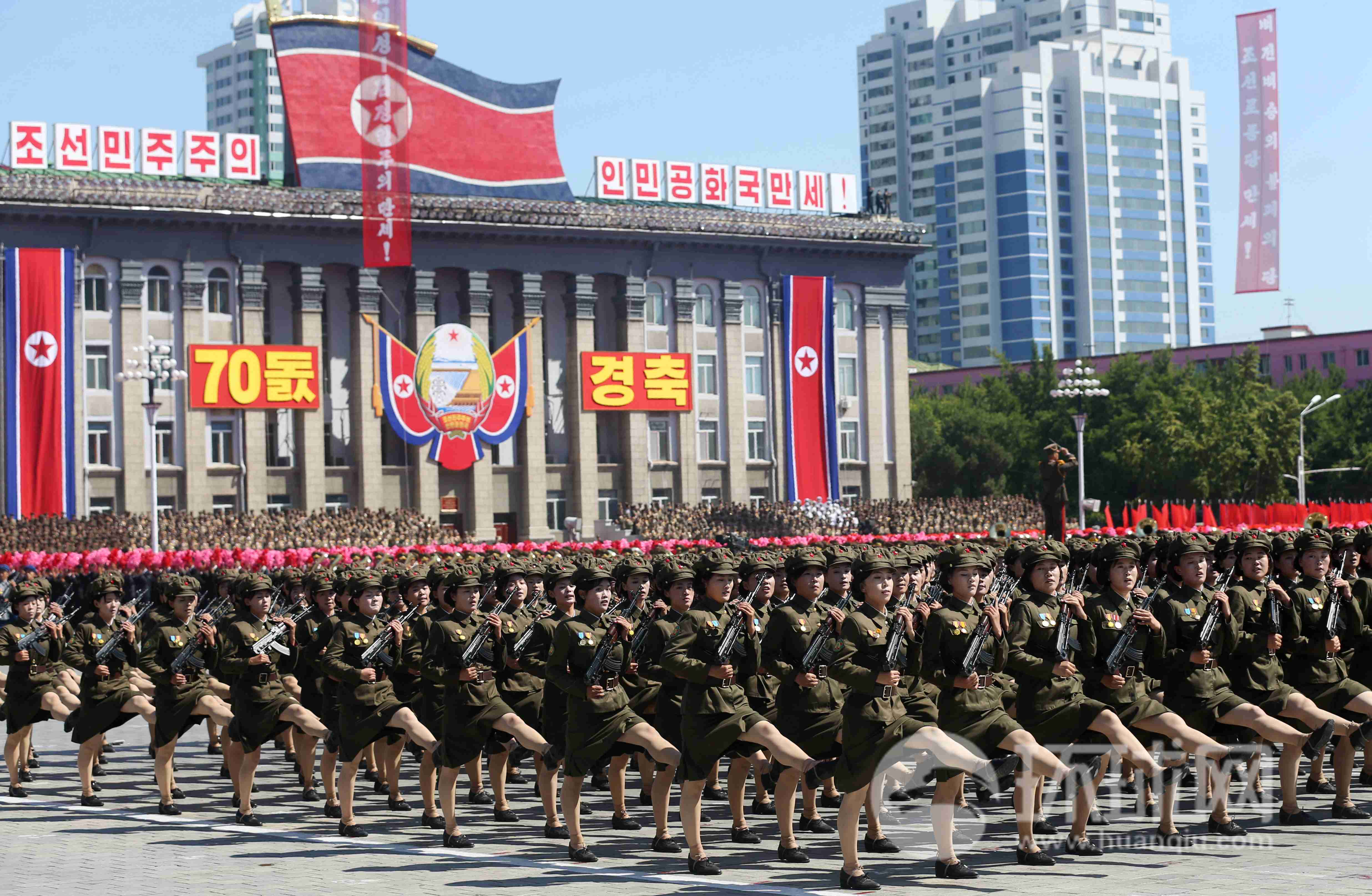 朝鲜今日举行国庆70周年阅兵仪式 海陆空精锐部队接受检阅