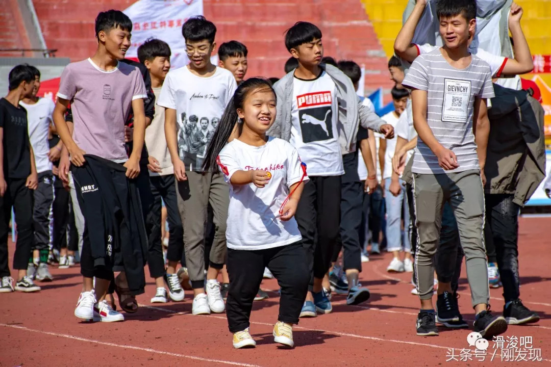 韩健袖珍男孩图片