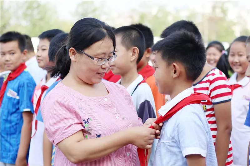 修己诲人笃行致远东营区教书育人楷模科达小学薛朋锋