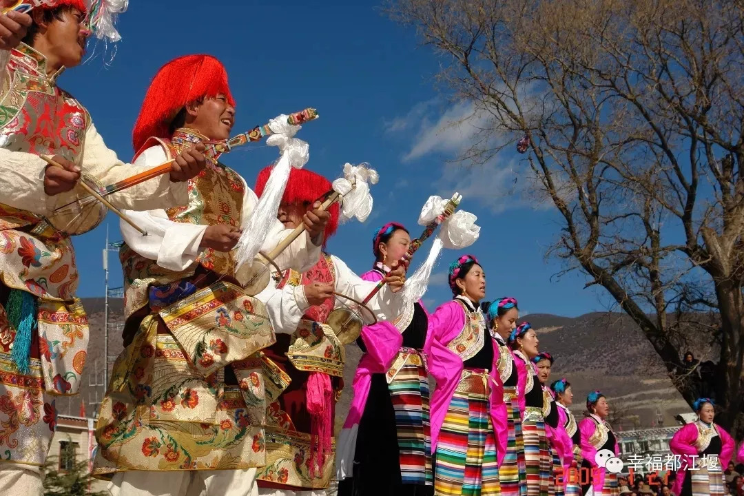 普者黑花脸节弦子舞图片