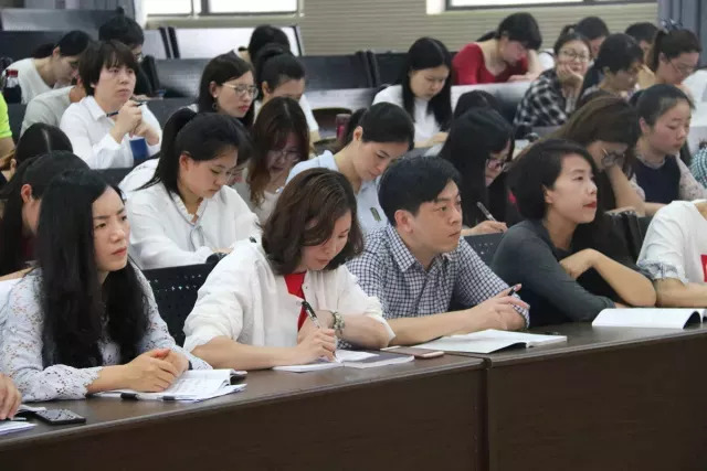 福清市紀委監委組織宣傳部長蘇德明在福清市百合小學開展廉政專題