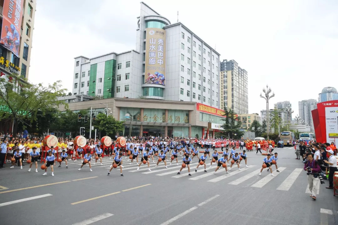 巴中中泉国际车祸图片