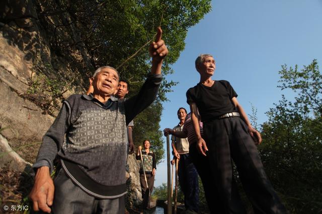 现代愚公黄大发率领村民开凿生命渠引水,修渠曾险遭炸死