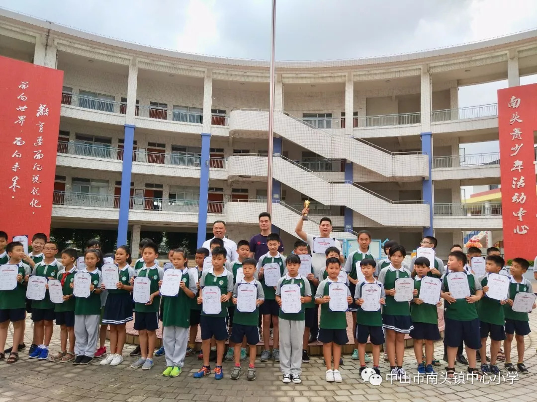 南头镇中心小学阳光管乐团在展演中喜获佳绩,渗透着学校,老师和