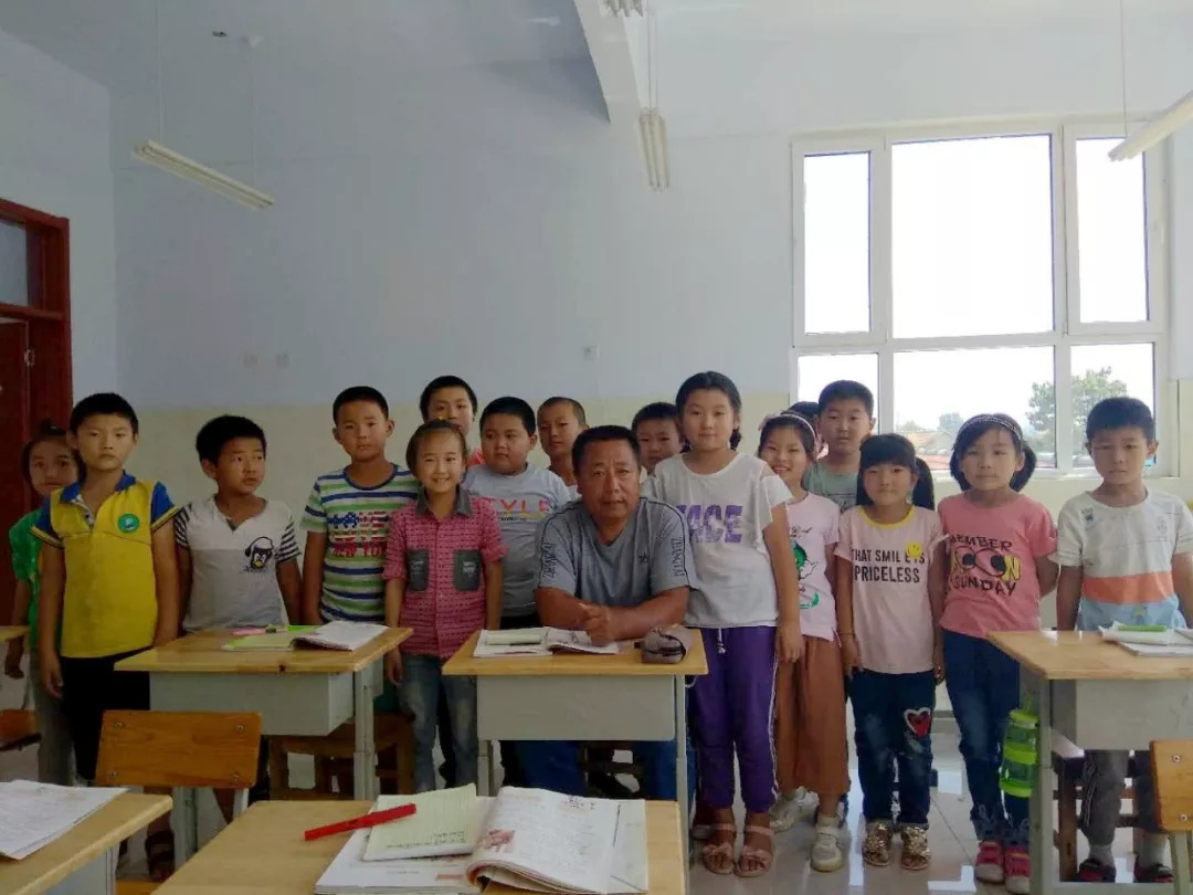 在一起五莲县叩官小学:老师,这是我画的画五莲县高泽小学:教师宣誓