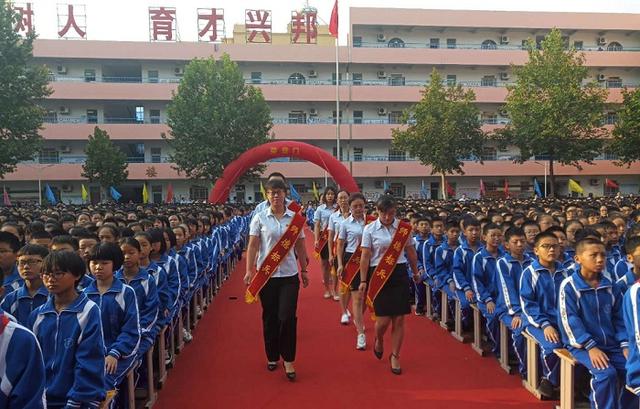 发现校园美:邯郸永年育英学校2018秋季开学典礼暨教师节表彰大会