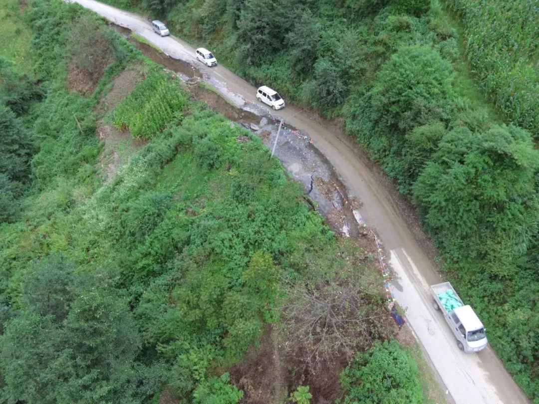 洱源鍊鐵喬後道路塌方最新情況平甸線半幅通行洱煉線暫時無法通行