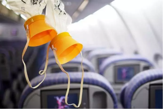 如果飞机遇到紧急情况需要使用氧气面罩,可别以为里面的氧气是无限的
