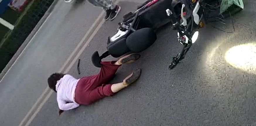 女骑事故图片
