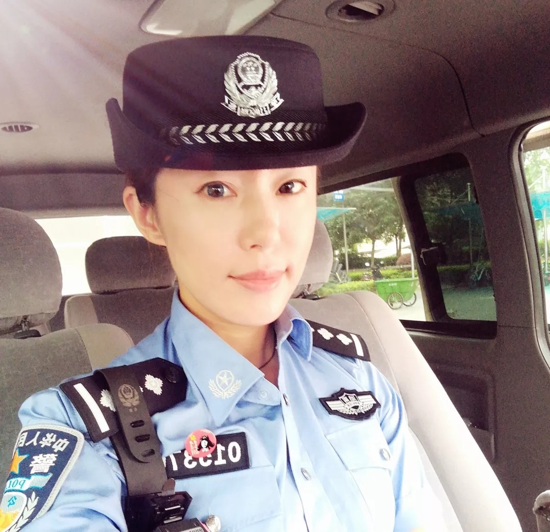 警察女生标准发型图片