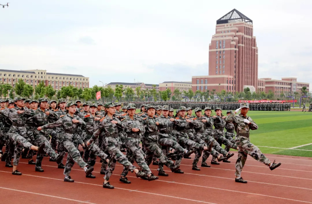 南通理工學院海安校區2018級新生開學典禮暨軍訓成果匯演