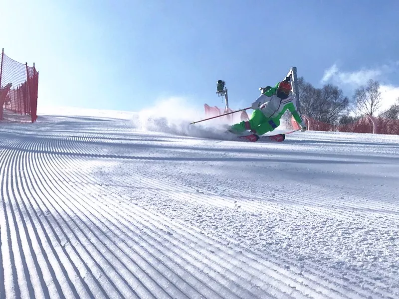 滑雪冠军苗丽艳图片