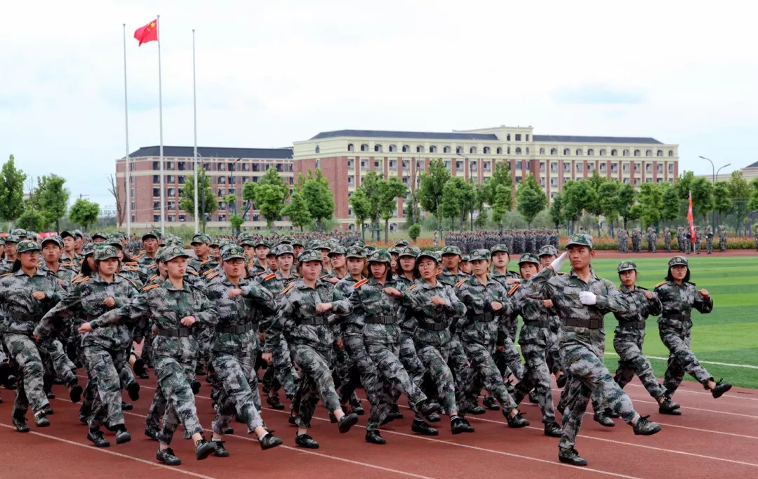 南通理工學院海安校區2018級新生開學典禮暨軍訓成果匯演