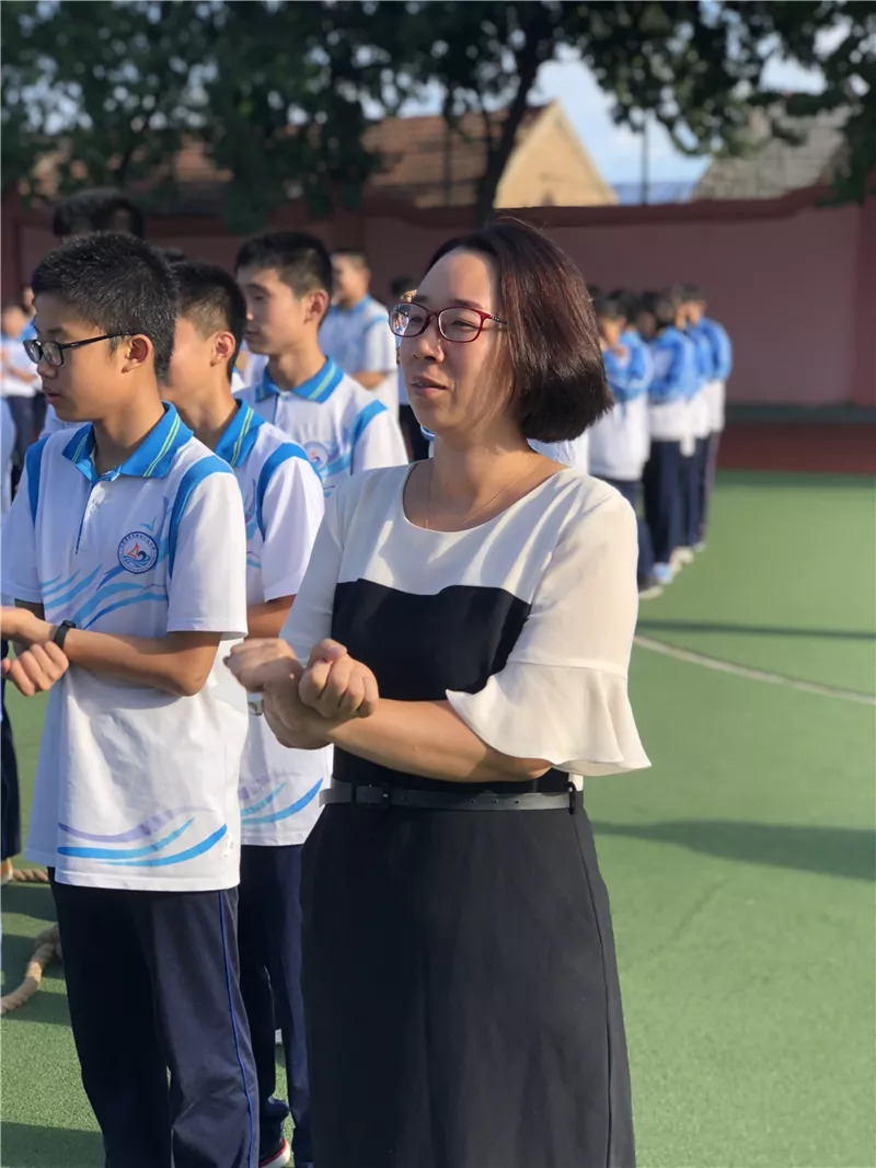 总第19期笔尖耕耘桃李地墨水浇开智慧花青岛四十九中遵义路小学教师节