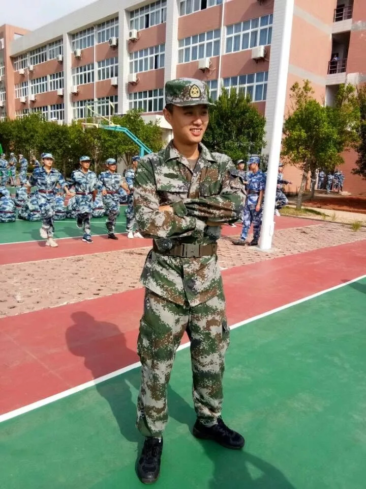 武汉野战国防园教官图片